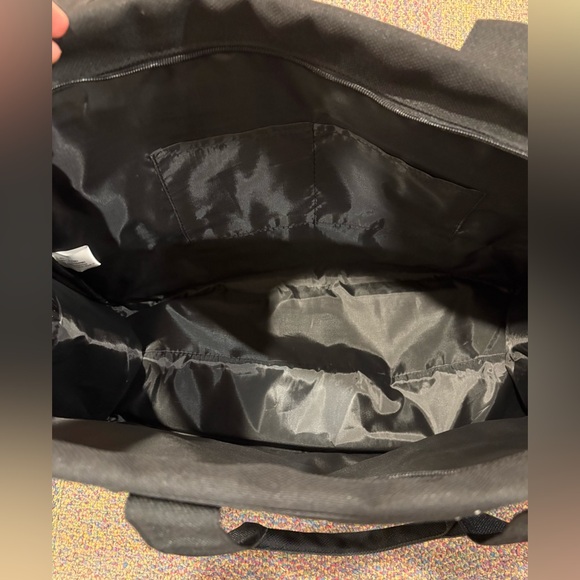 NWOT Victoria's Secret VS Logo Large Weekender Black Quilted Tote Zip Duffle Bag - Picture 3 of 3